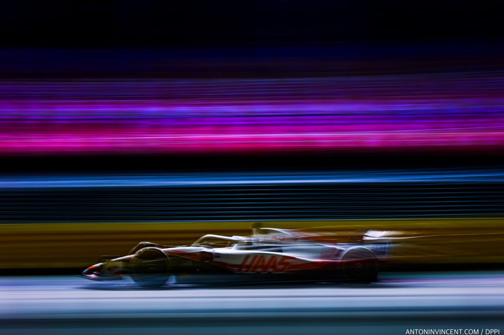 20 MAGNUSSEN Kevin (den), Haas F1 Team VF-22 Ferrari, action during the Formula 1 Singapore Airlines Singapore Grand Prix 2022, 17th round of the 2022 FIA Formula One World Championship from September 30 to October 02, 2022 on the Marina Bay Street Circuit, in Singapore - Photo Antonin Vincent / DPPI