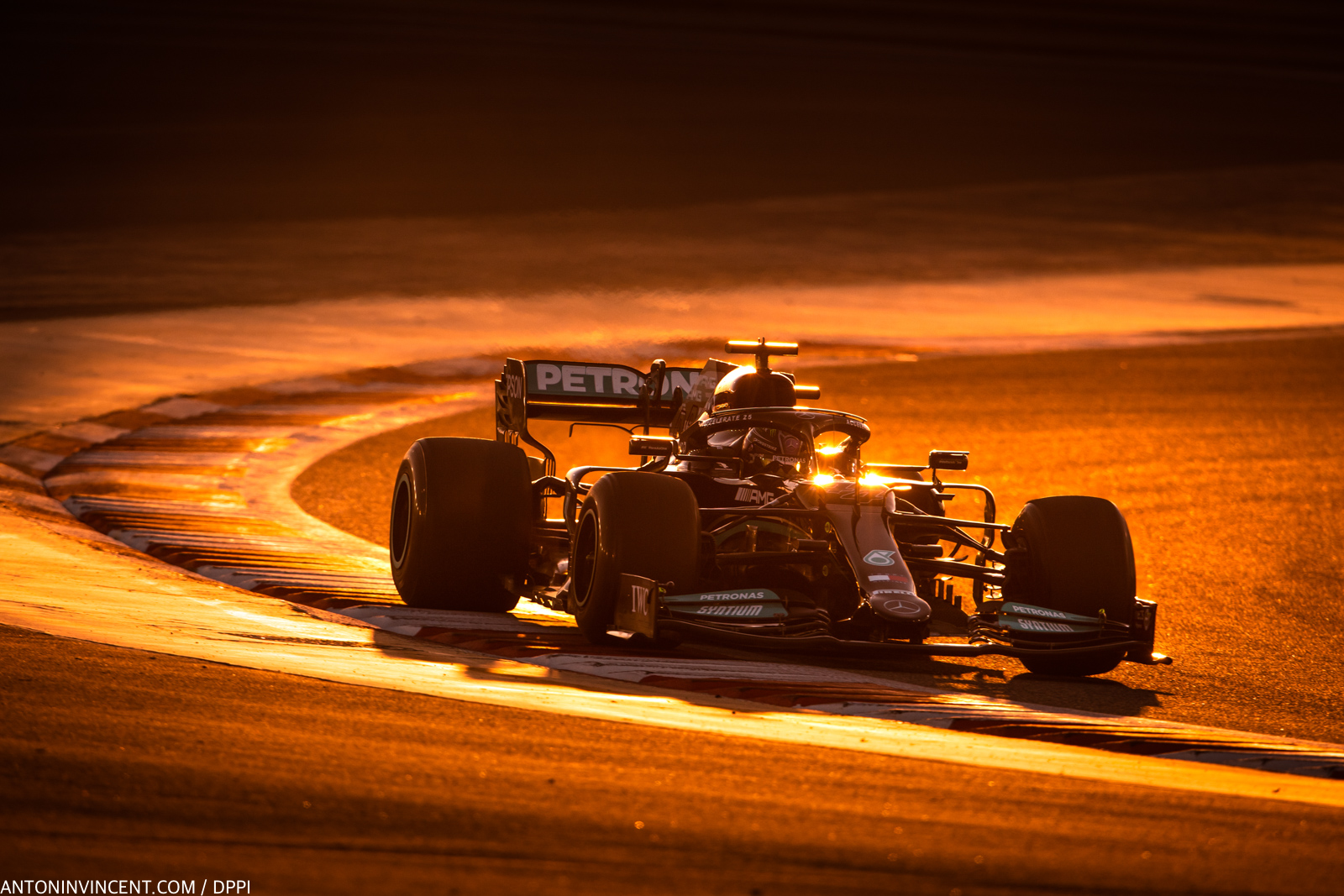 44 HAMILTON Lewis (gbr), Mercedes AMG F1 GP W12 E Performance, action during the Formula 1 Pre-season testing 2020 from March 12 to 14, 2021 on the Bahrain International Circuit, in Sakhir, Bahrain - Photo Antonin Vincent / DPPI